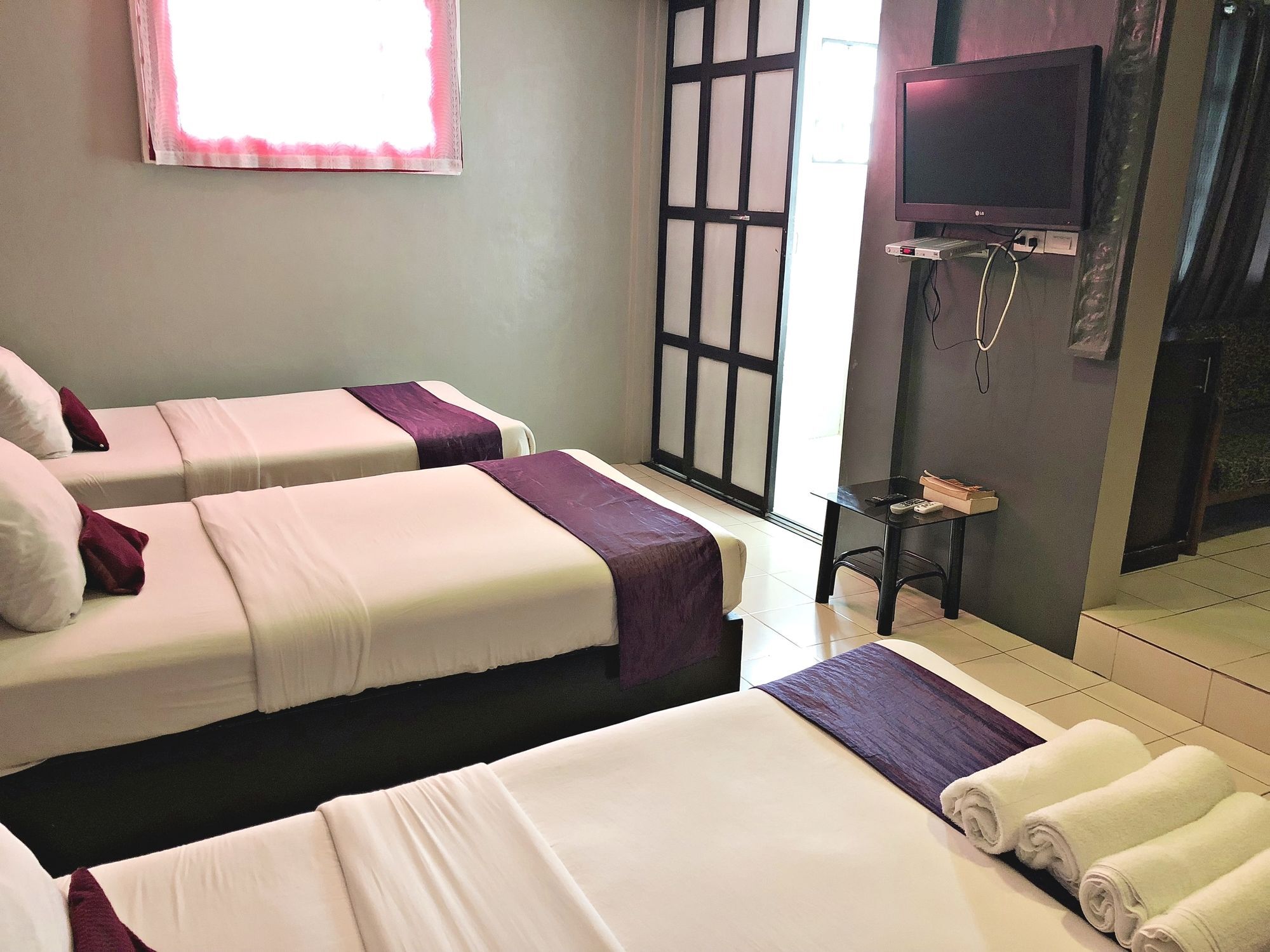 Daj Suites Boutique Hotel Tagaytay City Esterno foto
